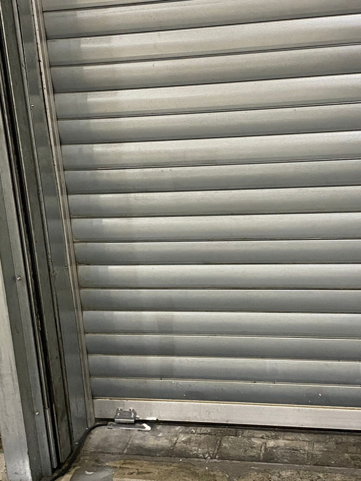 Tor abgesichert gegen Einbruch